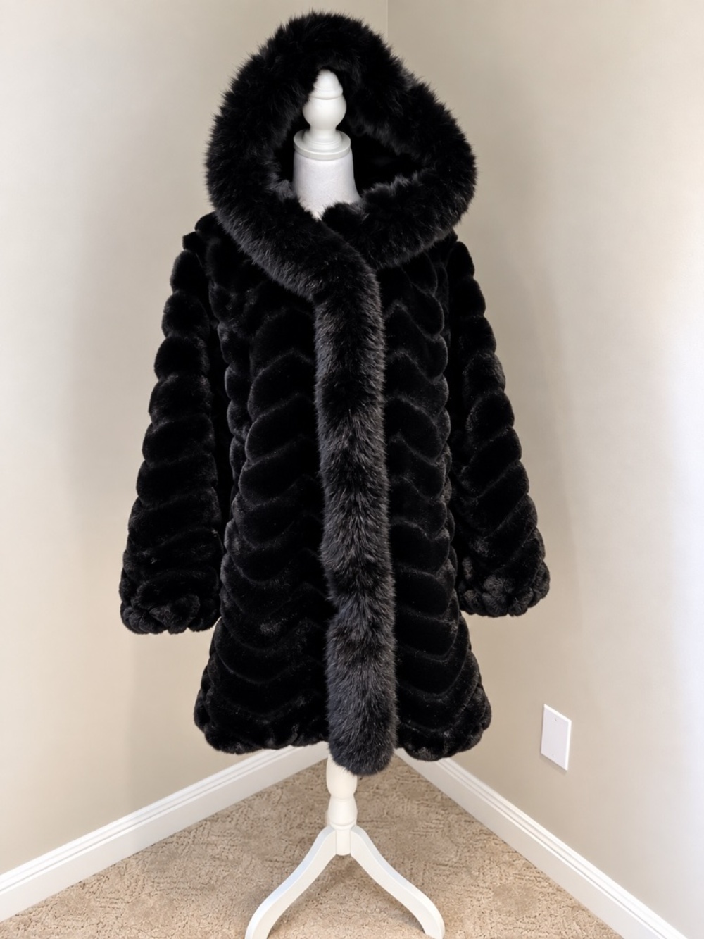 Gallery Black Hooded Heavyweight Faux Fur Coat Large NWOT - Picture 2 of 10